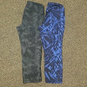 2 pair of Old Navy active Capri leggings